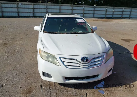 2010 Toyota Camry Se/Le/Xle z USA, uszkodzony, nr VIN 4T1BF3EK4AU536328